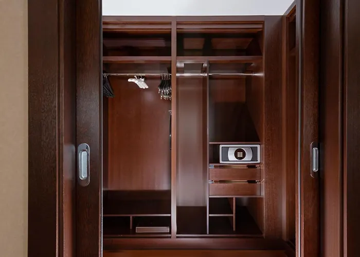 Ritz-Carlton,